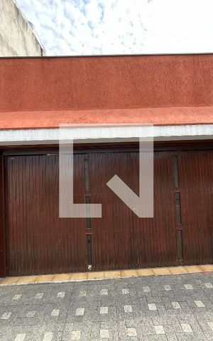 Casa à venda com 500m², 5 quartos e 6 vagas Casa à venda com 500m², 5 quartos e 6 vagasFachada