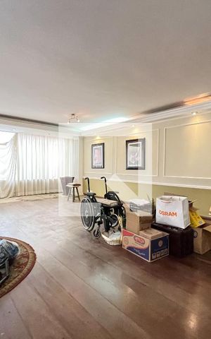 Casa à venda com 500m², 5 quartos e 6 vagas Casa à venda com 500m², 5 quartos e 6 vagasSala