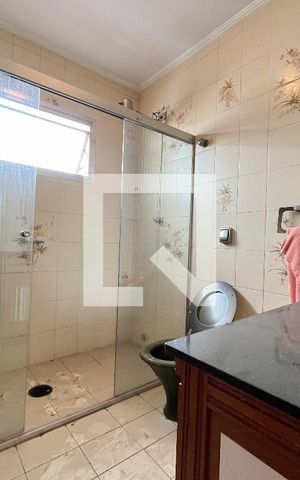 Casa à venda com 500m², 5 quartos e 6 vagas Casa à venda com 500m², 5 quartos e 6 vagasBanheiro Quarto 2