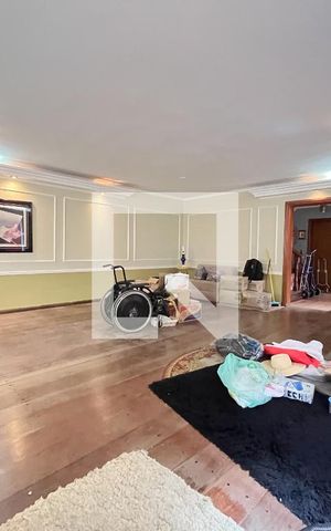Casa à venda com 500m², 5 quartos e 6 vagas Casa à venda com 500m², 5 quartos e 6 vagasSala