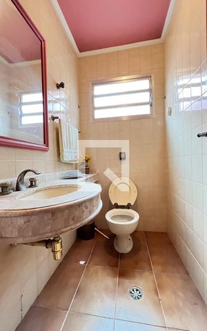 Casa à venda com 500m², 5 quartos e 6 vagas Casa à venda com 500m², 5 quartos e 6 vagasLavabo