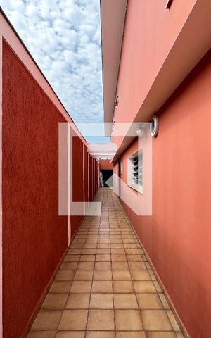 Casa à venda com 500m², 5 quartos e 6 vagas Casa à venda com 500m², 5 quartos e 6 vagasCorredor