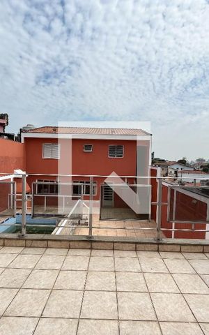 Casa à venda com 500m², 5 quartos e 6 vagas Casa à venda com 500m², 5 quartos e 6 vagasVaranda Quarto 2