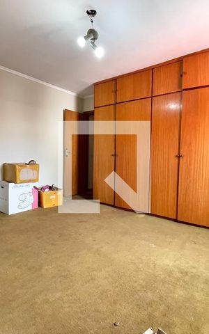 Casa à venda com 500m², 5 quartos e 6 vagas Casa à venda com 500m², 5 quartos e 6 vagasQuarto 5