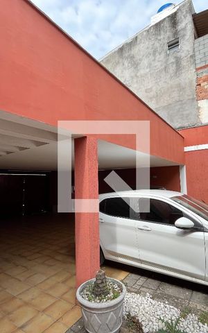 Casa à venda com 500m², 5 quartos e 6 vagas Casa à venda com 500m², 5 quartos e 6 vagasGaragem