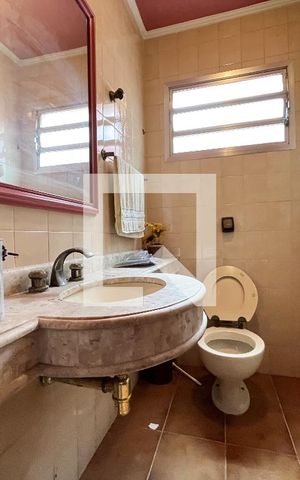 Casa à venda com 500m², 5 quartos e 6 vagas Casa à venda com 500m², 5 quartos e 6 vagasLavabo