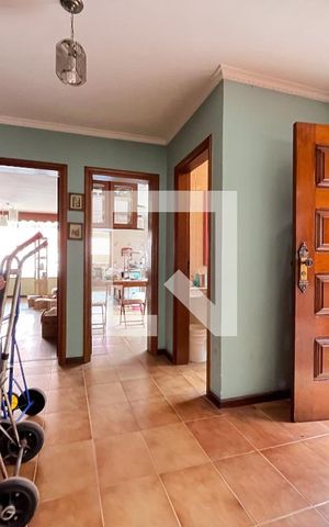 Casa à venda com 500m², 5 quartos e 6 vagas Casa à venda com 500m², 5 quartos e 6 vagasAcesso aos quartos