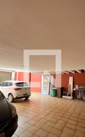 Casa à venda com 500m², 5 quartos e 6 vagas Casa à venda com 500m², 5 quartos e 6 vagasGaragem