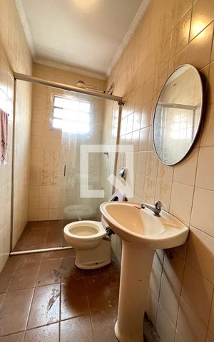Casa à venda com 500m², 5 quartos e 6 vagas Casa à venda com 500m², 5 quartos e 6 vagasBanheiro Salão de festas