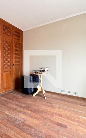 Casa à venda com 500m², 5 quartos e 6 vagas Casa à venda com 500m², 5 quartos e 6 vagasQuarto 1