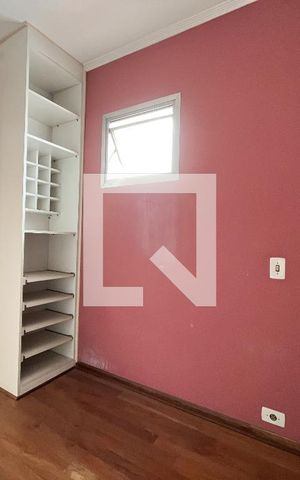 Casa à venda com 500m², 5 quartos e 6 vagas Casa à venda com 500m², 5 quartos e 6 vagasCloset Quarto 4