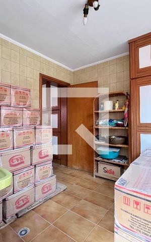 Casa à venda com 500m², 5 quartos e 6 vagas Casa à venda com 500m², 5 quartos e 6 vagasÁrea de Serviço