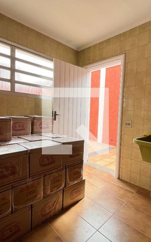 Casa à venda com 500m², 5 quartos e 6 vagas Casa à venda com 500m², 5 quartos e 6 vagasÁrea de Serviço
