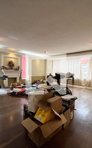 Casa à venda com 500m², 5 quartos e 6 vagas Casa à venda com 500m², 5 quartos e 6 vagasSala
