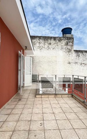 Casa à venda com 500m², 5 quartos e 6 vagas Casa à venda com 500m², 5 quartos e 6 vagasVaranda Quarto 1