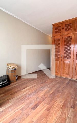 Casa à venda com 500m², 5 quartos e 6 vagas Casa à venda com 500m², 5 quartos e 6 vagasQuarto 1
