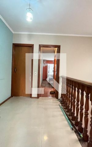 Casa à venda com 500m², 5 quartos e 6 vagas Casa à venda com 500m², 5 quartos e 6 vagasCorredor