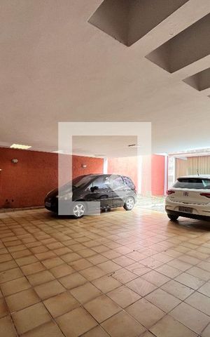 Casa à venda com 500m², 5 quartos e 6 vagas Casa à venda com 500m², 5 quartos e 6 vagasGaragem