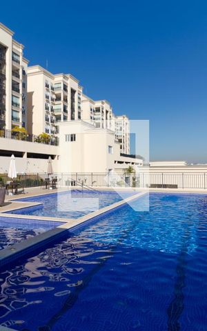 Apartamento à venda com 91m², 3 quartos e 2 vagas Apartamento à venda com 91m², 3 quartos e 2 vagasÁrea comum - Piscina