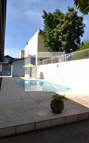 Casa à venda com 248m², 3 quartos e 4 vagasPiscina
