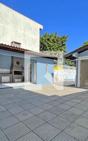 Casa à venda com 248m², 3 quartos e 4 vagasPátio