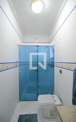 Casa à venda com 248m², 3 quartos e 4 vagasBanheiro da Suíte