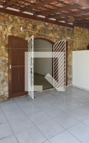 Casa à venda com 280m², 3 quartos e 2 vagas Casa à venda com 280m², 3 quartos e 2 vagasQuintal