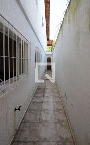 Casa à venda com 280m², 3 quartos e 2 vagas Casa à venda com 280m², 3 quartos e 2 vagascorredor externo