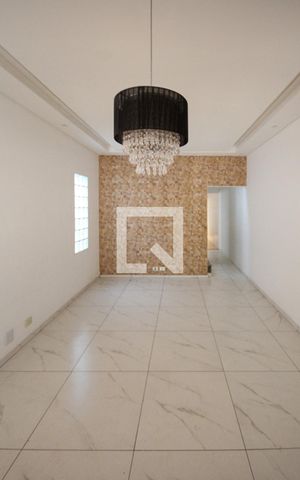 Casa à venda com 280m², 3 quartos e 2 vagas Casa à venda com 280m², 3 quartos e 2 vagasSala