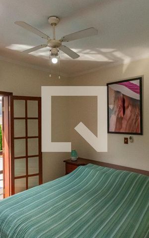 Casa de condomínio à venda com 220m², 4 quartos e 4 vagas Casa de condomínio à venda com 220m², 4 quartos e 4 vagasSuite 1