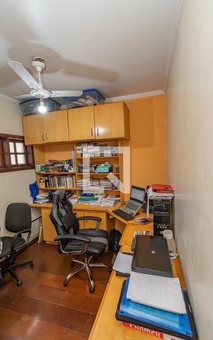 Casa de condomínio à venda com 220m², 4 quartos e 4 vagas Casa de condomínio à venda com 220m², 4 quartos e 4 vagasQuarto/Escritório