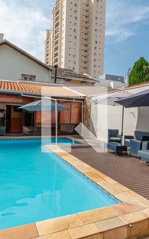 Casa de condomínio à venda com 220m², 4 quartos e 4 vagas Casa de condomínio à venda com 220m², 4 quartos e 4 vagasPiscina