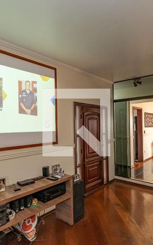 Casa de condomínio à venda com 220m², 4 quartos e 4 vagas Casa de condomínio à venda com 220m², 4 quartos e 4 vagasSala de Estar/TV