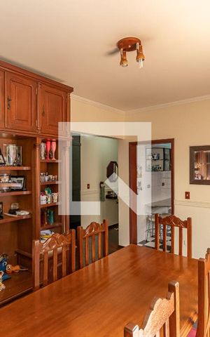 Casa de condomínio à venda com 220m², 4 quartos e 4 vagas Casa de condomínio à venda com 220m², 4 quartos e 4 vagasSala de Jantar
