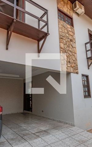 Casa de condomínio à venda com 220m², 4 quartos e 4 vagas Casa de condomínio à venda com 220m², 4 quartos e 4 vagasQuintal