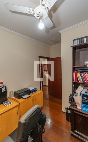 Casa de condomínio à venda com 220m², 4 quartos e 4 vagas Casa de condomínio à venda com 220m², 4 quartos e 4 vagasQuarto/Escritório