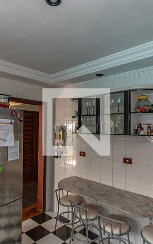 Casa de condomínio à venda com 220m², 4 quartos e 4 vagas Casa de condomínio à venda com 220m², 4 quartos e 4 vagasCozinha