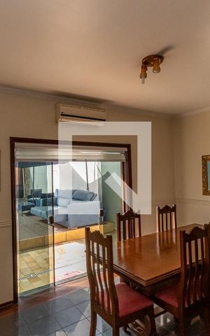 Casa de condomínio à venda com 220m², 4 quartos e 4 vagas Casa de condomínio à venda com 220m², 4 quartos e 4 vagasSala de Jantar