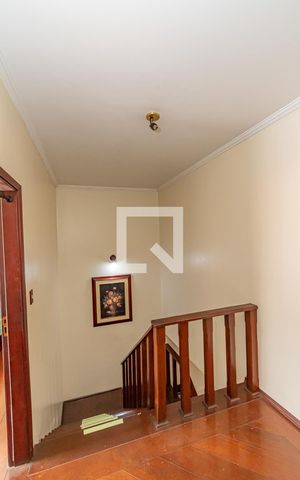 Casa de condomínio à venda com 220m², 4 quartos e 4 vagas Casa de condomínio à venda com 220m², 4 quartos e 4 vagasHall Quartos