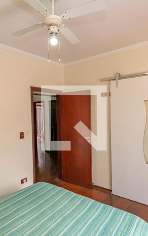 Casa de condomínio à venda com 220m², 4 quartos e 4 vagas Casa de condomínio à venda com 220m², 4 quartos e 4 vagasSuite 1