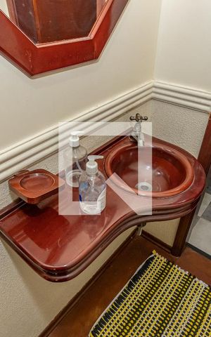 Casa de condomínio à venda com 220m², 4 quartos e 4 vagas Casa de condomínio à venda com 220m², 4 quartos e 4 vagasDetalhe Lavabo