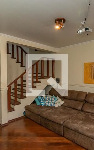 Casa de condomínio à venda com 220m², 4 quartos e 4 vagas Casa de condomínio à venda com 220m², 4 quartos e 4 vagasSala de Estar/TV