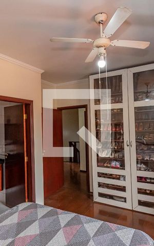 Casa de condomínio à venda com 220m², 4 quartos e 4 vagas Casa de condomínio à venda com 220m², 4 quartos e 4 vagasSuite 2