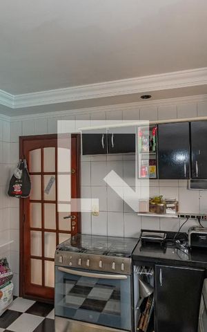 Casa de condomínio à venda com 220m², 4 quartos e 4 vagas Casa de condomínio à venda com 220m², 4 quartos e 4 vagasCozinha