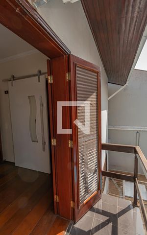 Casa de condomínio à venda com 220m², 4 quartos e 4 vagas Casa de condomínio à venda com 220m², 4 quartos e 4 vagasVaranda Suite 1