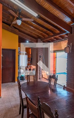 Casa de condomínio à venda com 220m², 4 quartos e 4 vagas Casa de condomínio à venda com 220m², 4 quartos e 4 vagasVaranda Gourmet