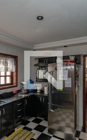 Casa de condomínio à venda com 220m², 4 quartos e 4 vagas Casa de condomínio à venda com 220m², 4 quartos e 4 vagasCozinha