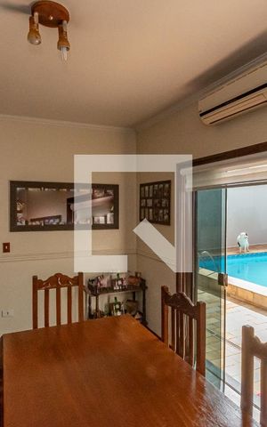 Casa de condomínio à venda com 220m², 4 quartos e 4 vagas Casa de condomínio à venda com 220m², 4 quartos e 4 vagasSala de Jantar