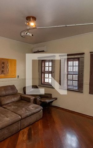 Casa de condomínio à venda com 220m², 4 quartos e 4 vagas Casa de condomínio à venda com 220m², 4 quartos e 4 vagasSala de Estar/TV