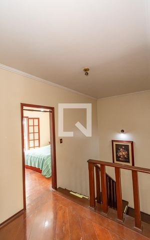 Casa de condomínio à venda com 220m², 4 quartos e 4 vagas Casa de condomínio à venda com 220m², 4 quartos e 4 vagasHall Quartos